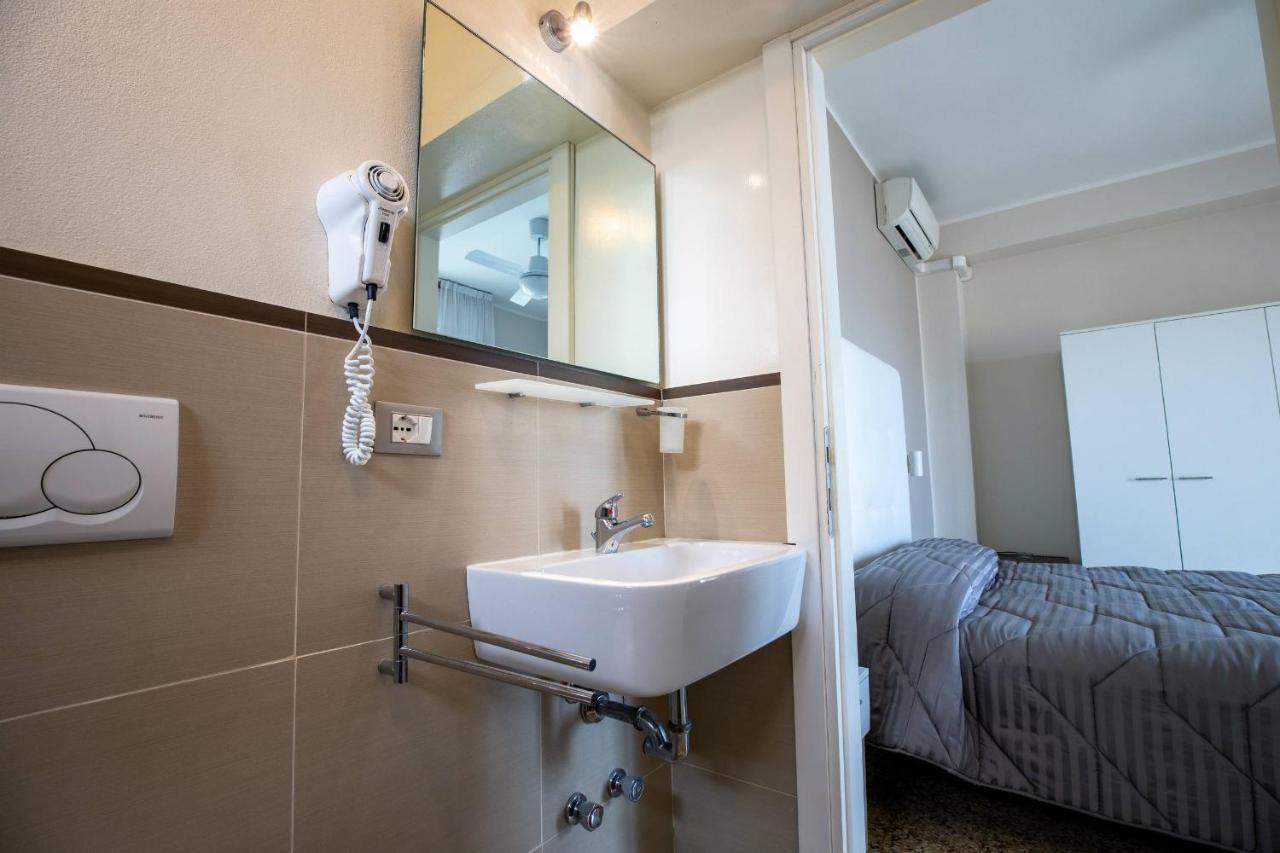 Hotel Deanna Bellaria-Igea Marina Buitenkant foto