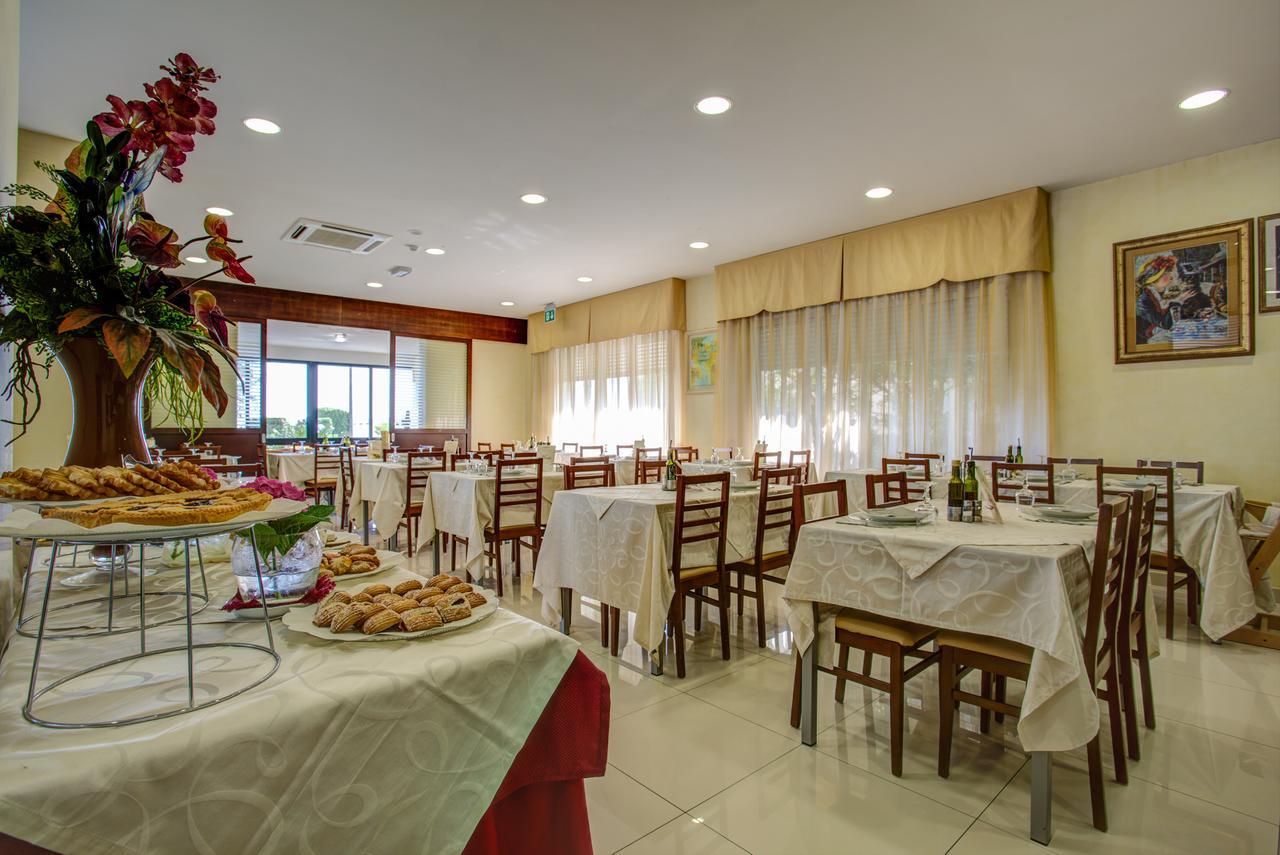Hotel Deanna Bellaria-Igea Marina Buitenkant foto