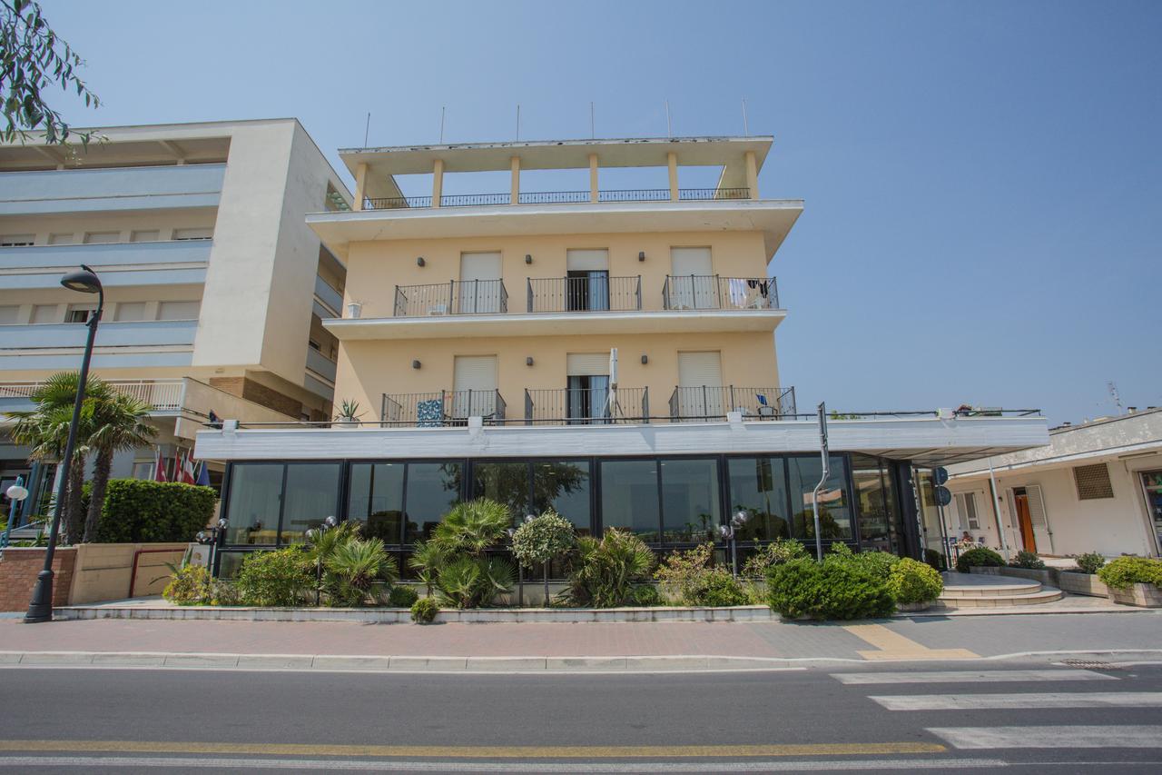 Hotel Deanna Bellaria-Igea Marina Buitenkant foto