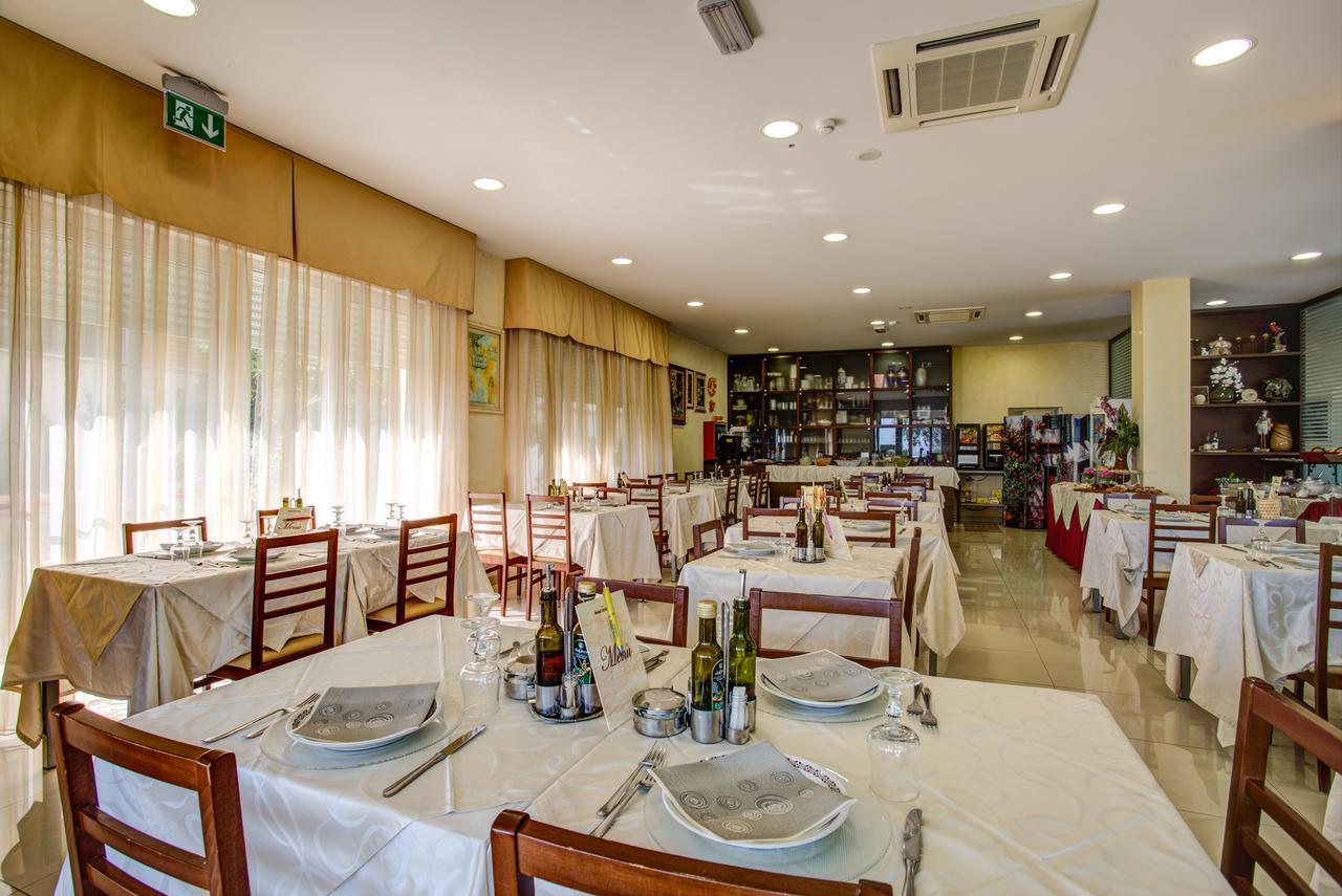Hotel Deanna Bellaria-Igea Marina Buitenkant foto
