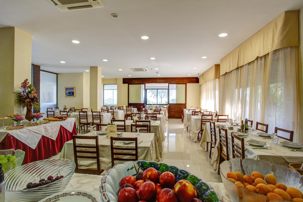 Hotel Deanna Bellaria-Igea Marina Buitenkant foto