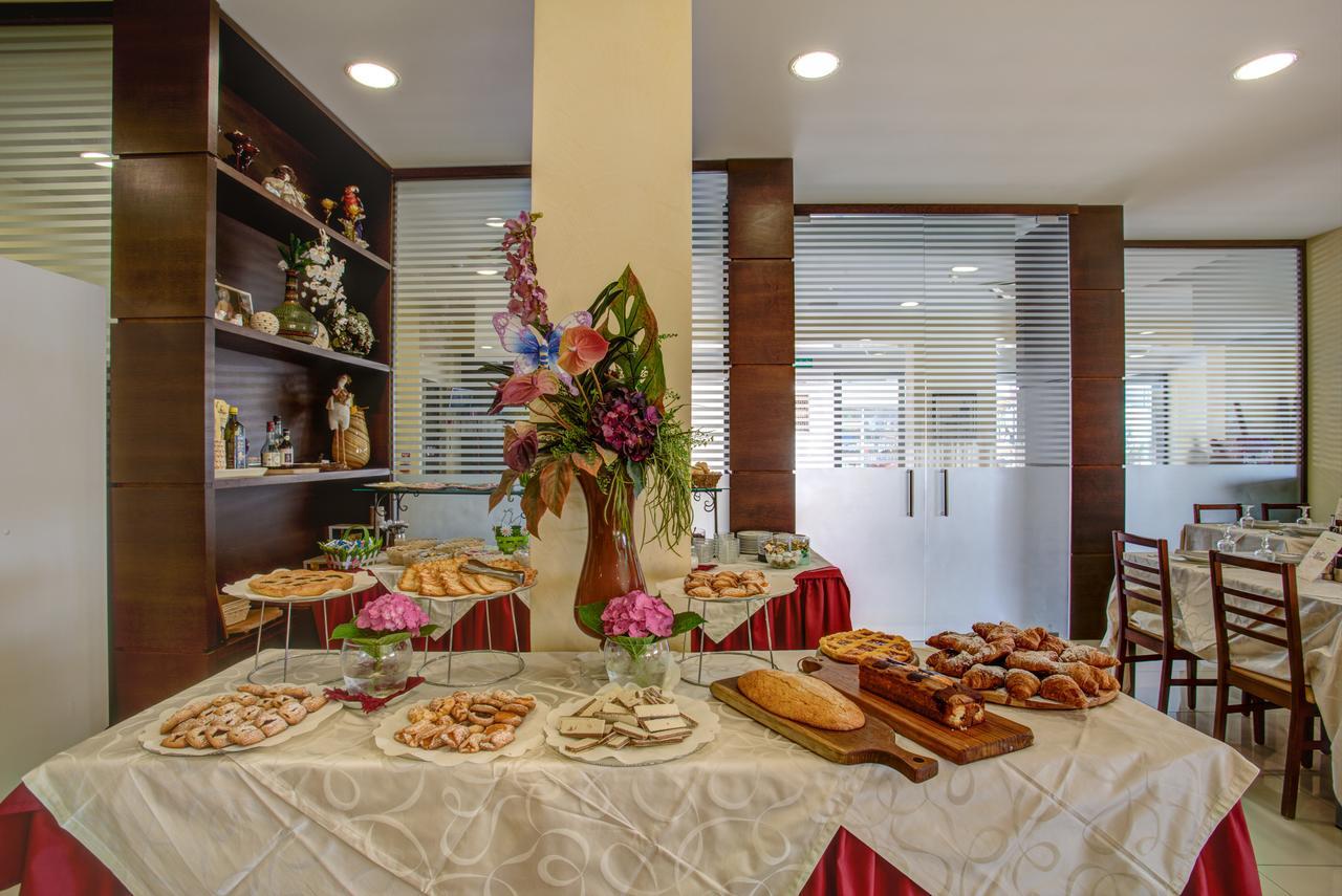 Hotel Deanna Bellaria-Igea Marina Buitenkant foto