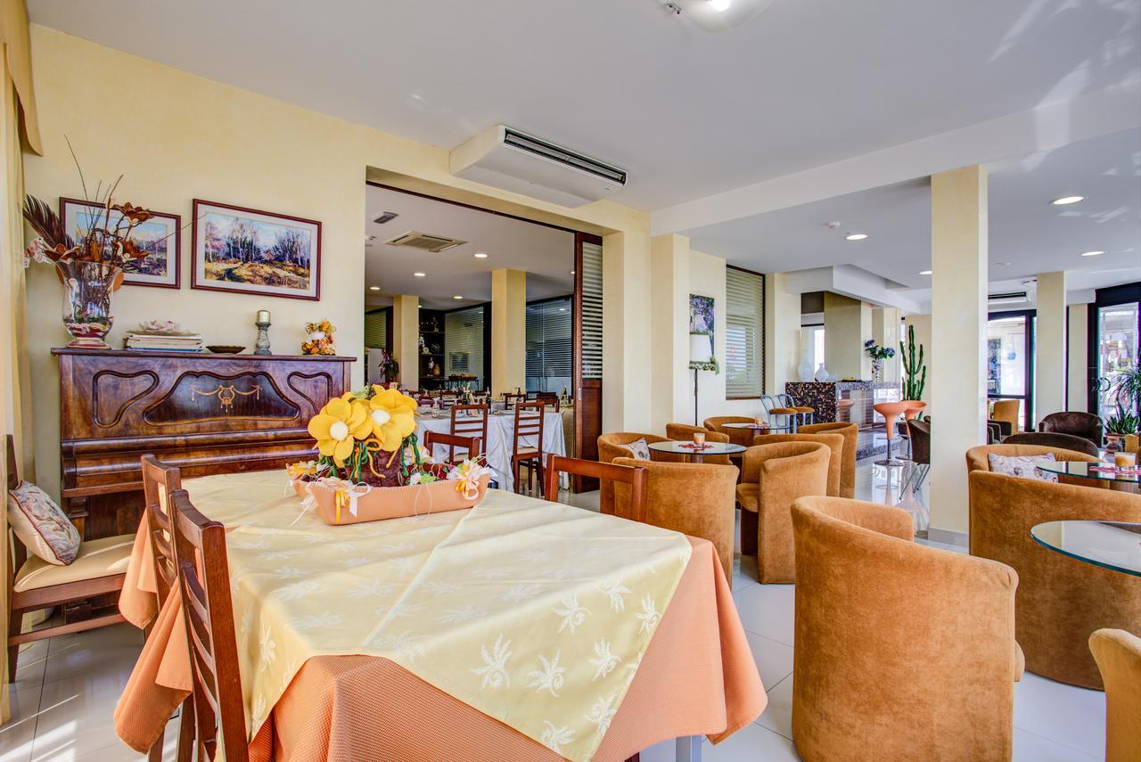 Hotel Deanna Bellaria-Igea Marina Buitenkant foto