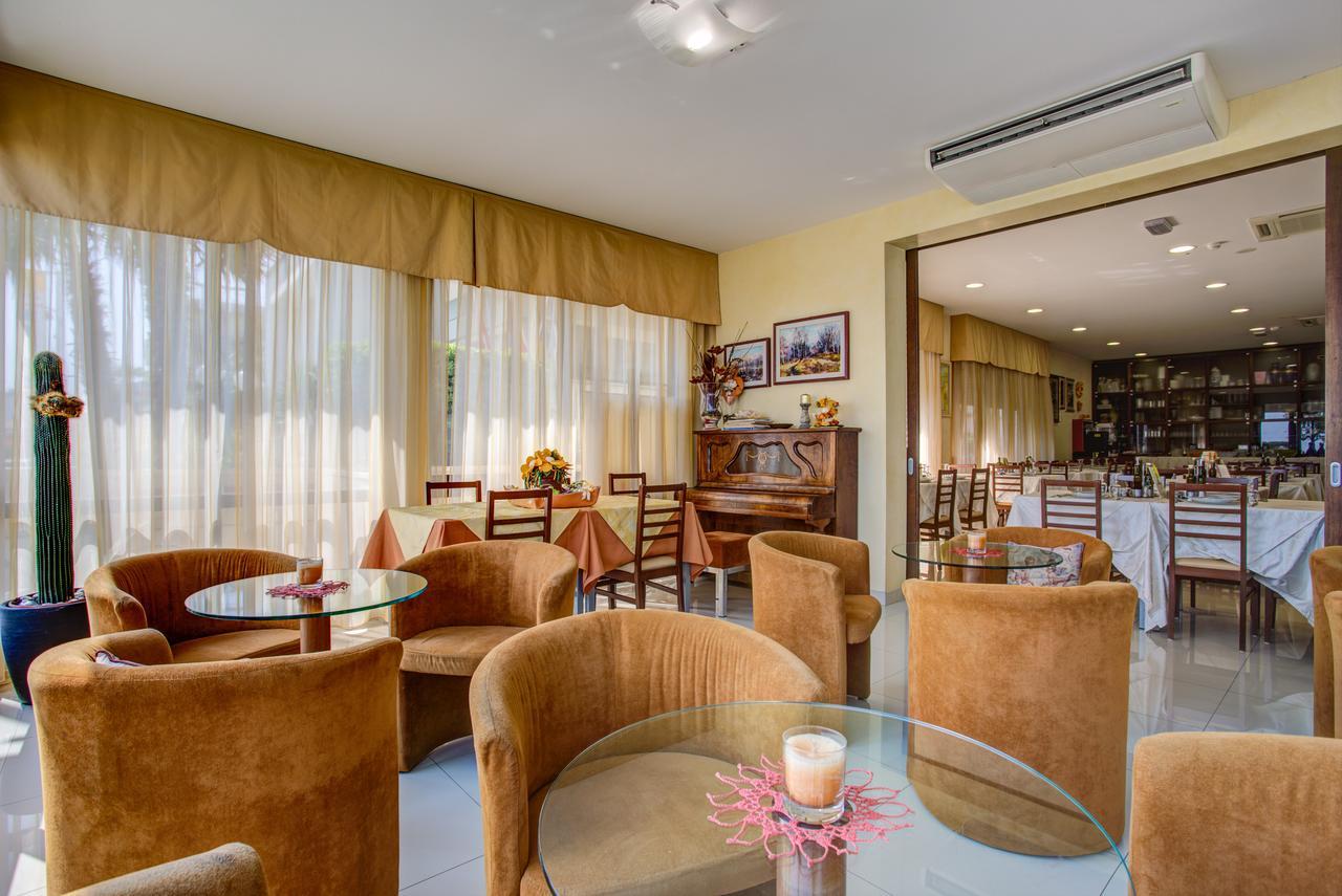 Hotel Deanna Bellaria-Igea Marina Buitenkant foto