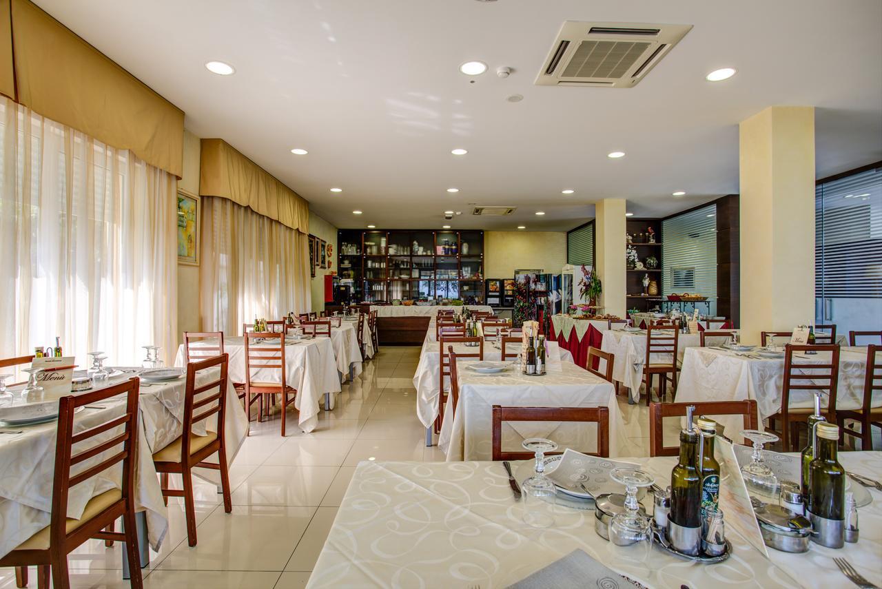 Hotel Deanna Bellaria-Igea Marina Buitenkant foto
