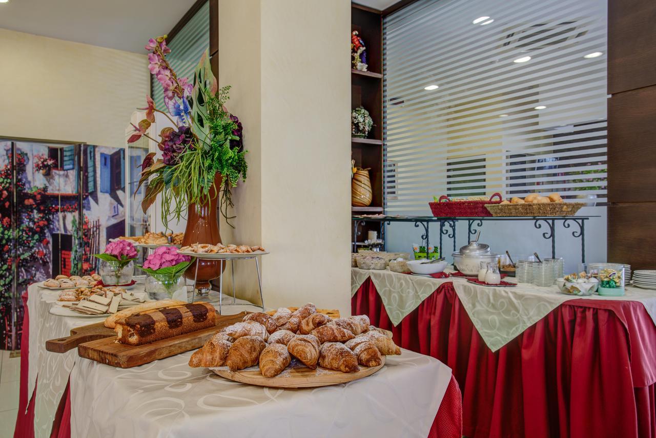 Hotel Deanna Bellaria-Igea Marina Buitenkant foto